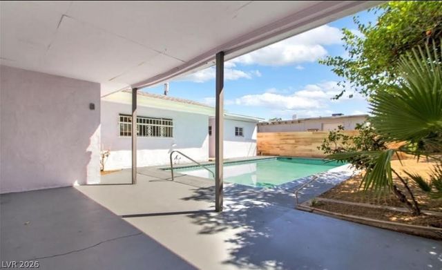 1056 East Oakey Boulevard, Las Vegas, NV 89104