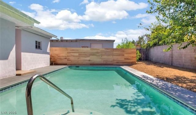 1056 East Oakey Boulevard, Las Vegas, NV 89104