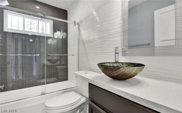 1056 East Oakey Boulevard, Las Vegas, NV 89104