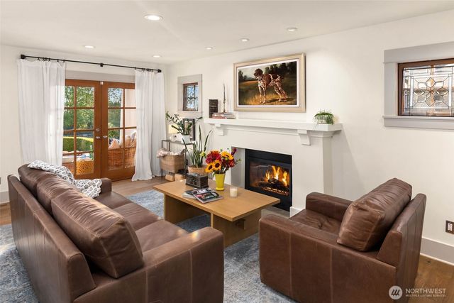 208 Waverly Way, Kirkland, WA 98033