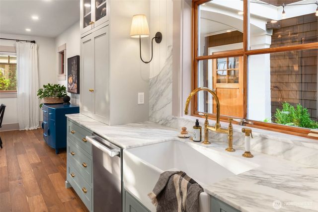 208 Waverly Way, Kirkland, WA 98033