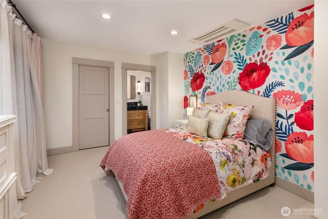 208 Waverly Way, Kirkland, WA 98033