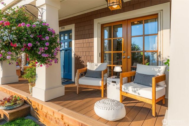 208 Waverly Way, Kirkland, WA 98033