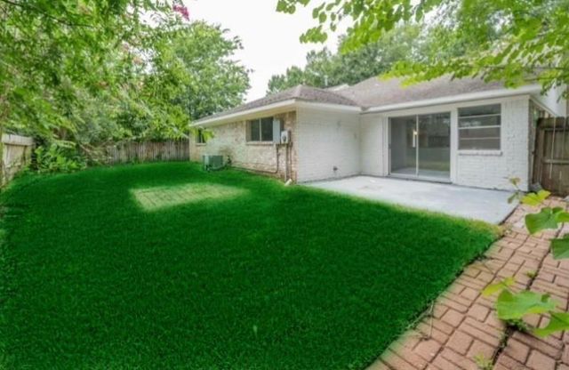 13911 Briar Place Drive, Houston, TX 77077