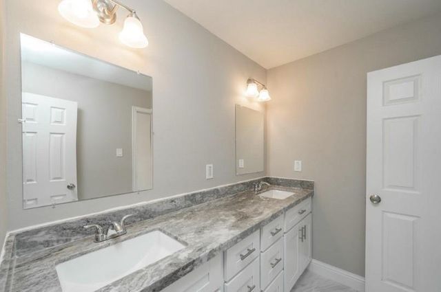 13911 Briar Place Drive, Houston, TX 77077