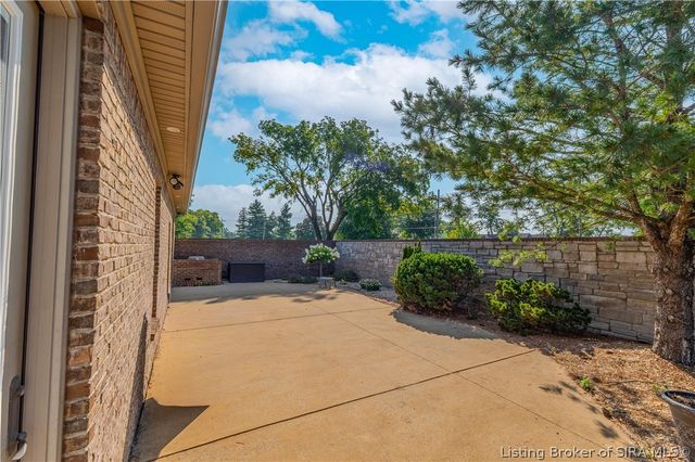 3707 Riverwalk Court, Jeffersonville, IN 47130