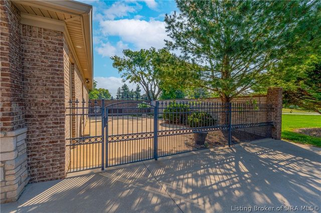 3707 Riverwalk Court, Jeffersonville, IN 47130