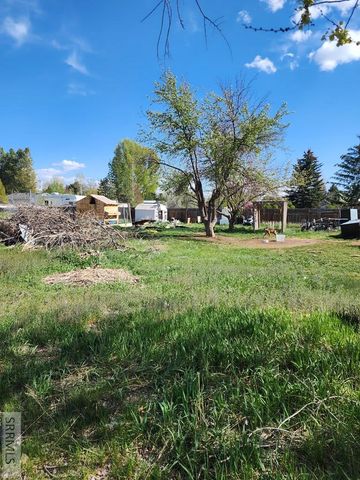 6864 N Orlinda Lane, Idaho Falls, ID 83401