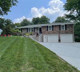 7401 NW Eastside Drive, Weatherby Lake, MO 64152