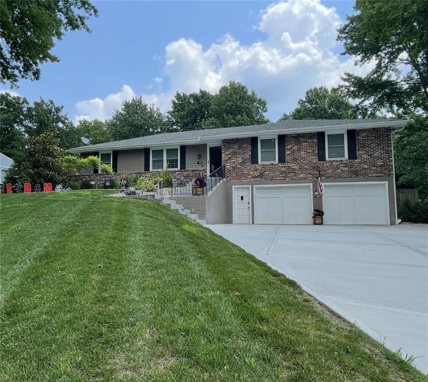 7401 NW Eastside Drive, Weatherby Lake, MO 64152