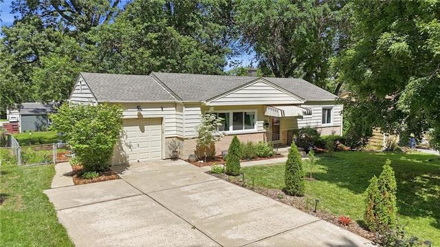 9908 Harrison Street, Kansas City, MO 64131