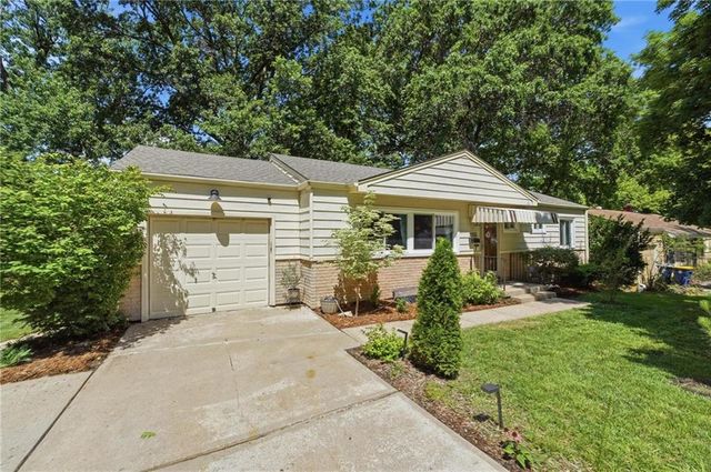 9908 Harrison Street, Kansas City, MO 64131