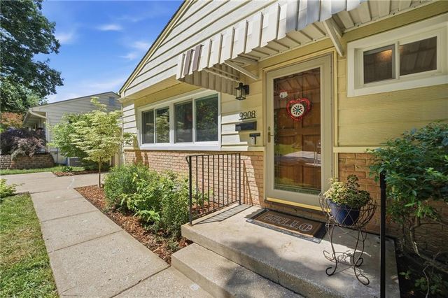 9908 Harrison Street, Kansas City, MO 64131