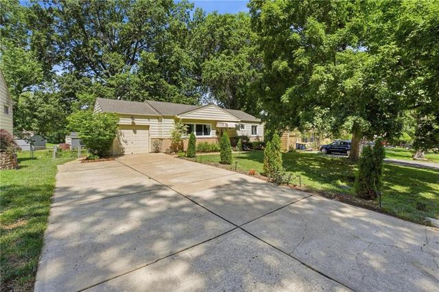9908 Harrison Street, Kansas City, MO 64131