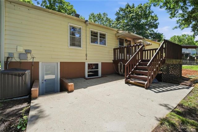 9908 Harrison Street, Kansas City, MO 64131