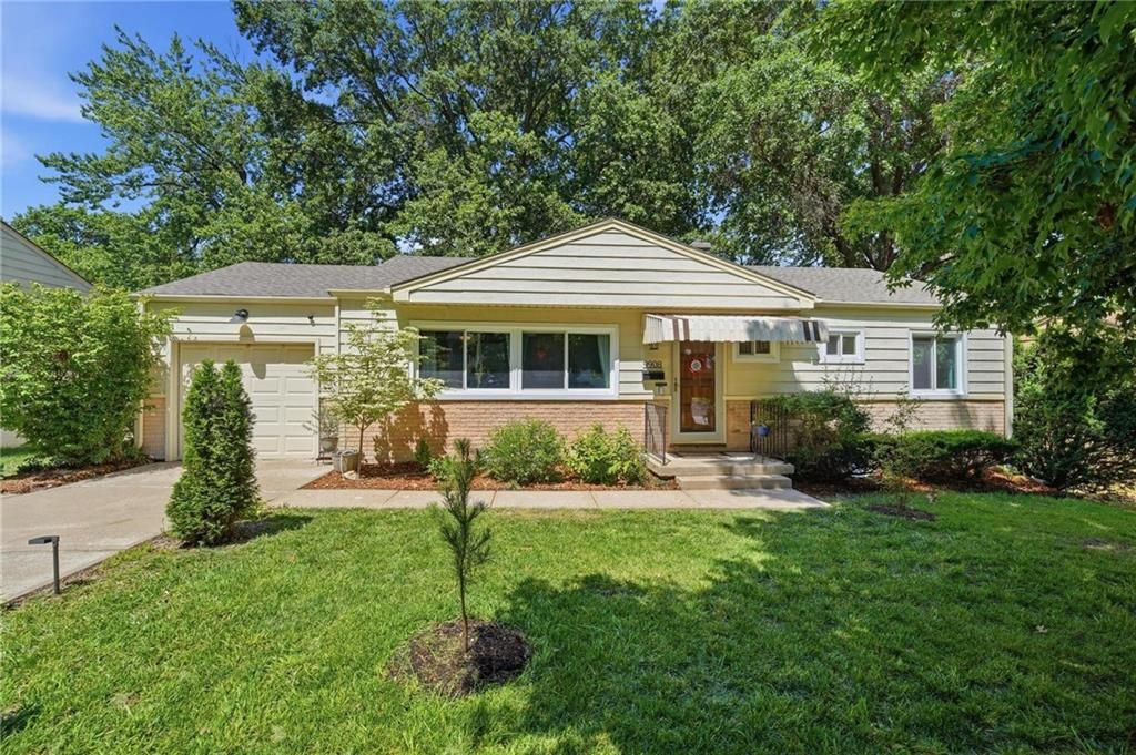 9908 Harrison Street, Kansas City, MO 64131