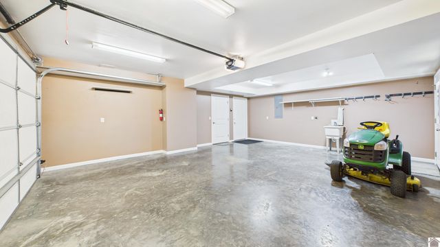 138 DEEPWOOD DRIVE, Murray, KY 42071