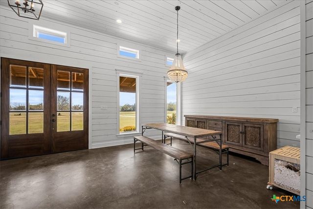 98 County Road 957b, Schulenburg, TX 78956