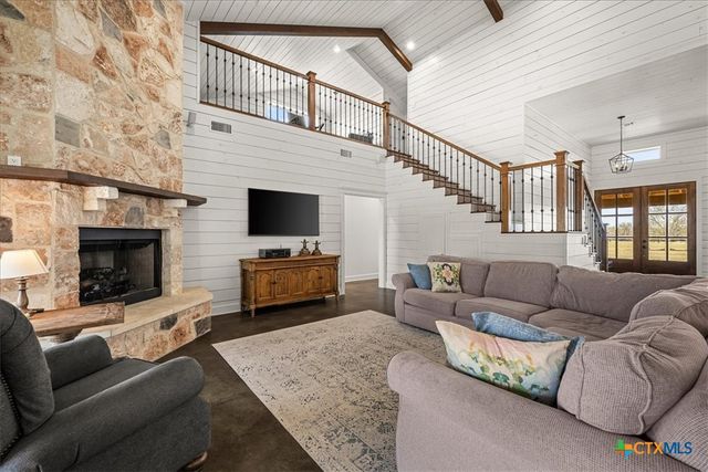 98 County Road 957b, Schulenburg, TX 78956