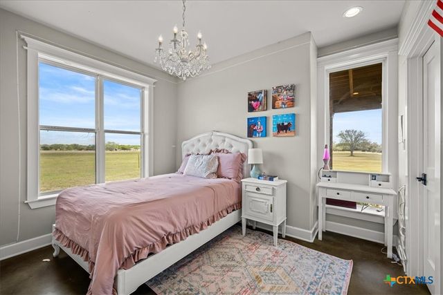 98 County Road 957b, Schulenburg, TX 78956