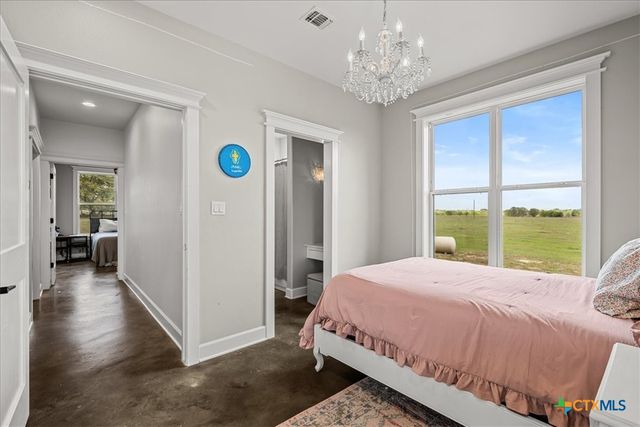 98 County Road 957b, Schulenburg, TX 78956