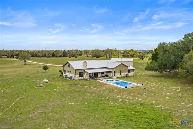98 County Road 957b, Schulenburg, TX 78956