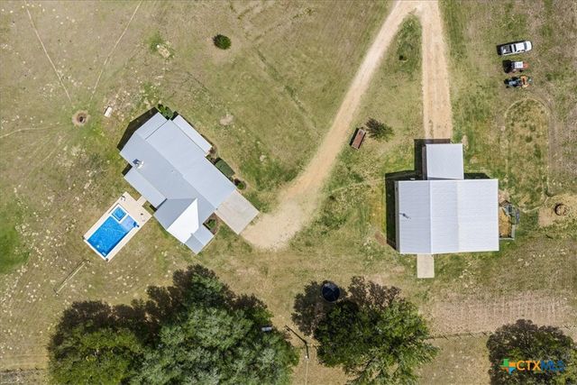 98 County Road 957b, Schulenburg, TX 78956