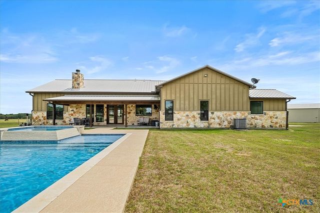 98 County Road 957b, Schulenburg, TX 78956