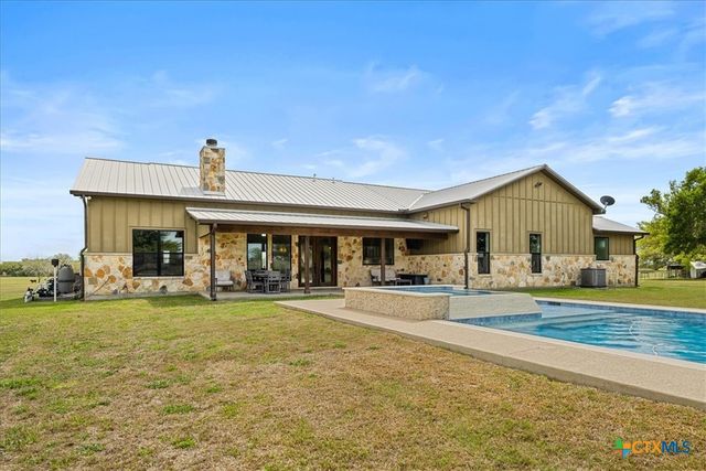 98 County Road 957b, Schulenburg, TX 78956