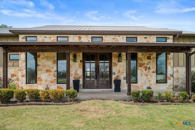 98 County Road 957b, Schulenburg, TX 78956