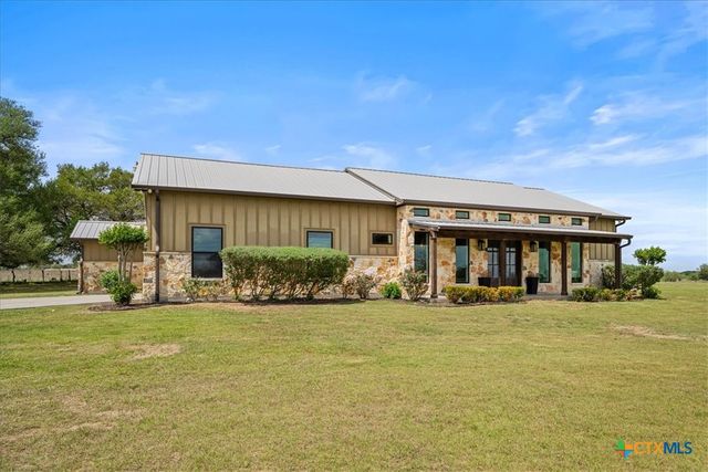 98 County Road 957b, Schulenburg, TX 78956