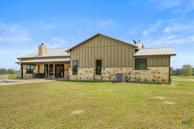 98 County Road 957b, Schulenburg, TX 78956
