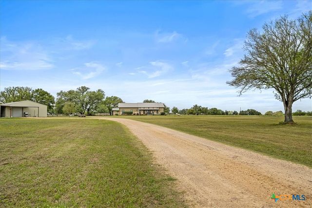 98 County Road 957b, Schulenburg, TX 78956