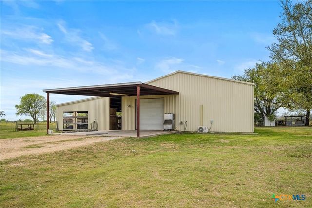 98 County Road 957b, Schulenburg, TX 78956