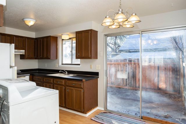 1566 S Oakland Ave, Boise, ID 83706
