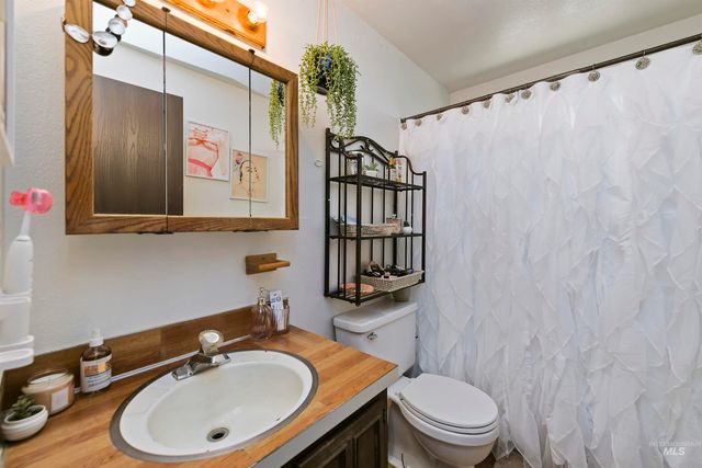 1566 S Oakland Ave, Boise, ID 83706