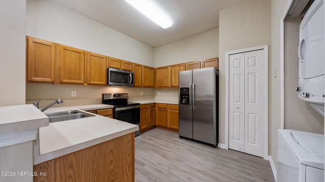 6099 MAGGIES Circle 107, Jacksonville, FL 32244