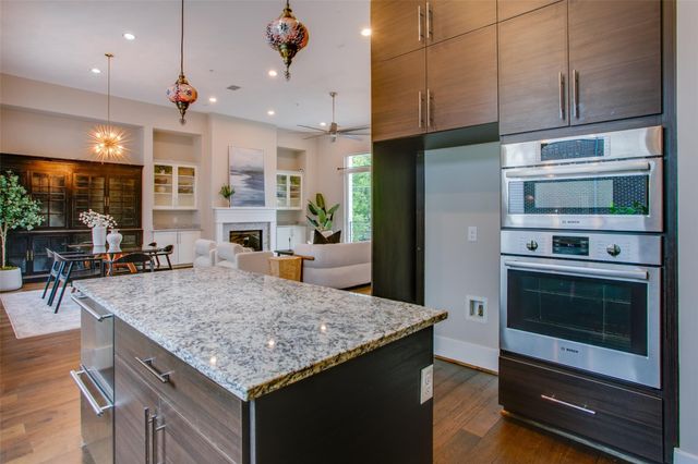 381 E Greenbriar Lane 804, Dallas, TX 75203