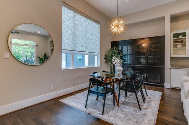 381 E Greenbriar Lane 804, Dallas, TX 75203