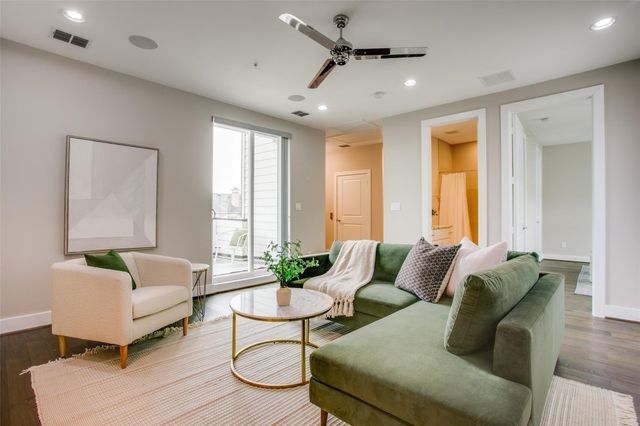 381 E Greenbriar Lane 804, Dallas, TX 75203