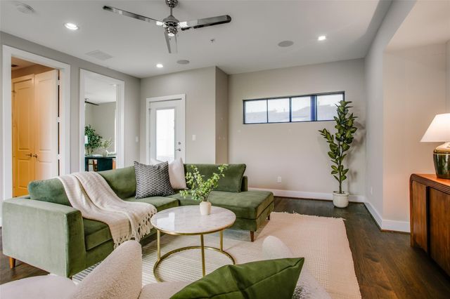 381 E Greenbriar Lane 804, Dallas, TX 75203