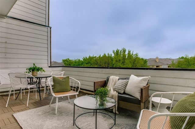 381 E Greenbriar Lane 804, Dallas, TX 75203