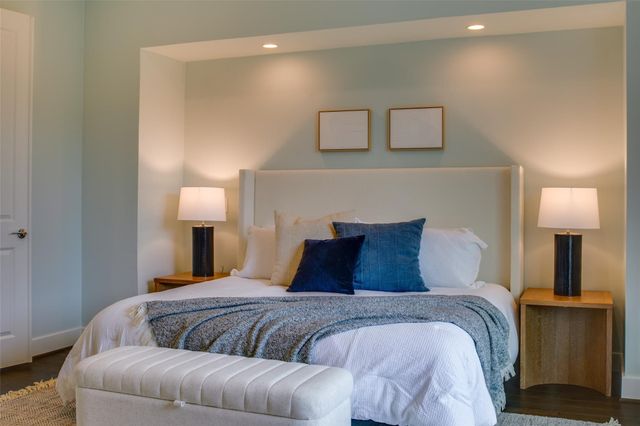 381 E Greenbriar Lane 804, Dallas, TX 75203