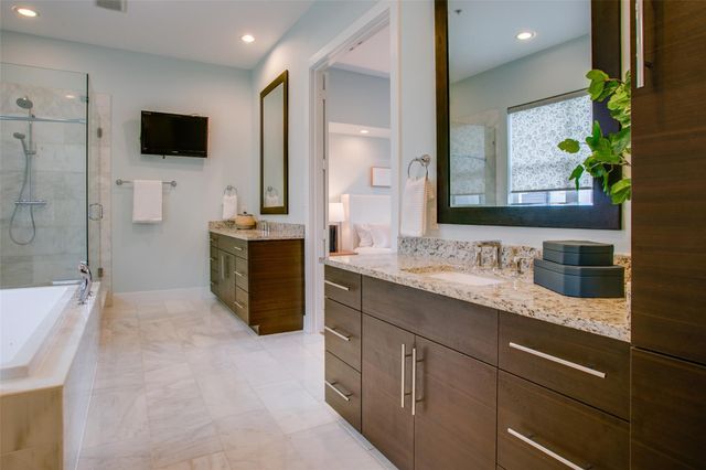 381 E Greenbriar Lane 804, Dallas, TX 75203