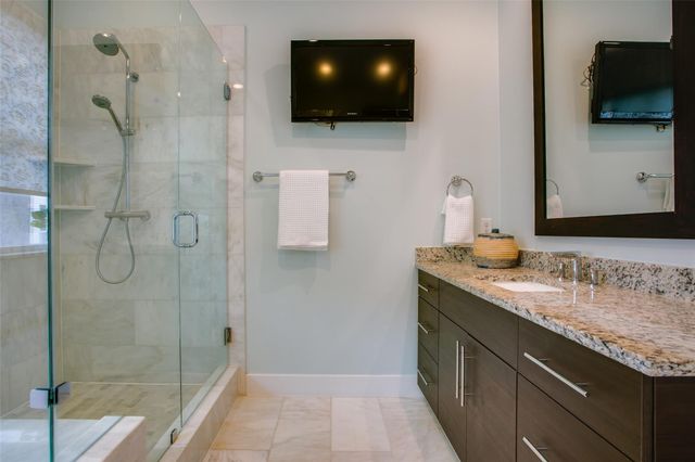 381 E Greenbriar Lane 804, Dallas, TX 75203