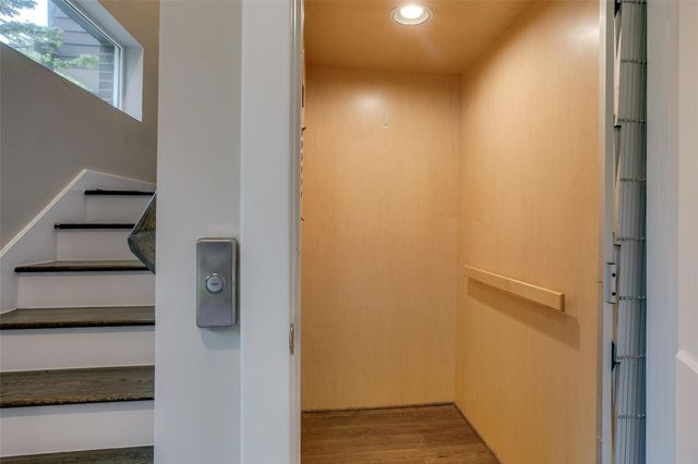 381 E Greenbriar Lane 804, Dallas, TX 75203