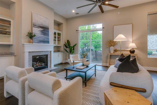 381 E Greenbriar Lane 804, Dallas, TX 75203