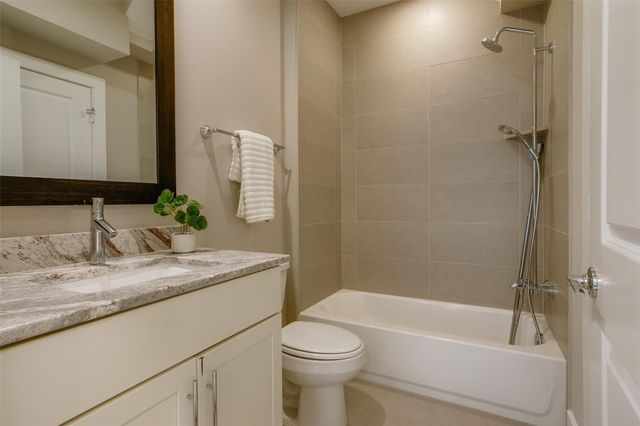 381 E Greenbriar Lane 804, Dallas, TX 75203