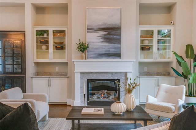 381 E Greenbriar Lane 804, Dallas, TX 75203