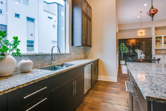 381 E Greenbriar Lane 804, Dallas, TX 75203